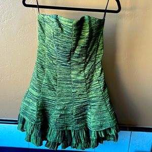 Jessica McClintock beautiful green dress. Very fancy & comfortable.Worn 3 times